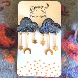 Rainy Day Gold dangly earrings